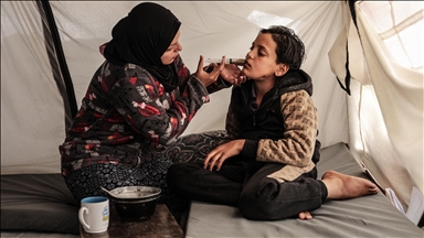 Humbi aftësinë për të folur gjatë një sulmi izraelit, fëmija nga Gaza mbijeton me mbështetjen e nënës së tij