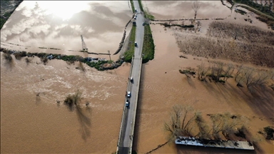 Manisa'da sağanak taşkınlara neden oldu