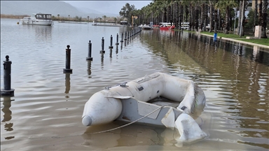 Muğla'da Köyceğiz Gölü taştı, ev ve iş yerlerini su bastı