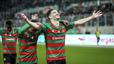 قدم.. مولودية الجزائر يتخطى الهلال السوداني في دوري أبطال إفريقيا