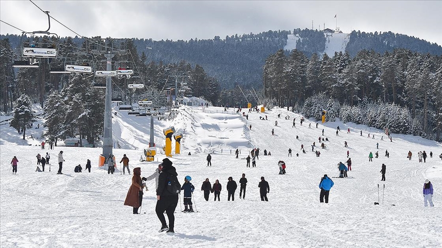 Sarıkamış Kayak Merkezi, kristal karıyla kayakseverleri ağırlıyor