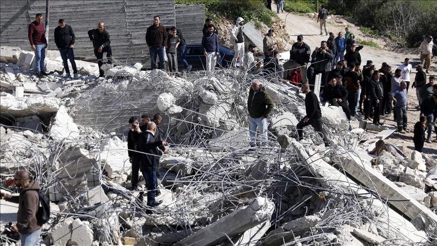 Illegal Israeli settlers assault elderly blind Palestinian in occupied West Bank