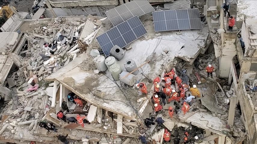 إنقاذ 3 أشخاص جراء انهيار مبنى سكني في طرابلس شمالي لبنان