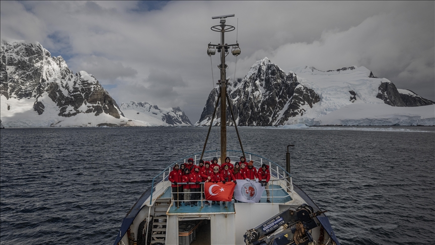 Turski naučnici deseti put stigli do antarktičke baze