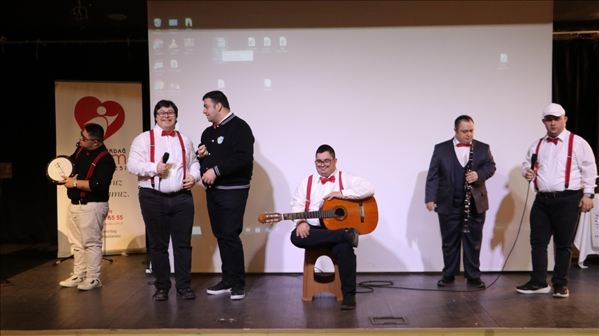 Tekirdağ'da özel bireyler sahne performansıyla farkındalık oluşturuyor