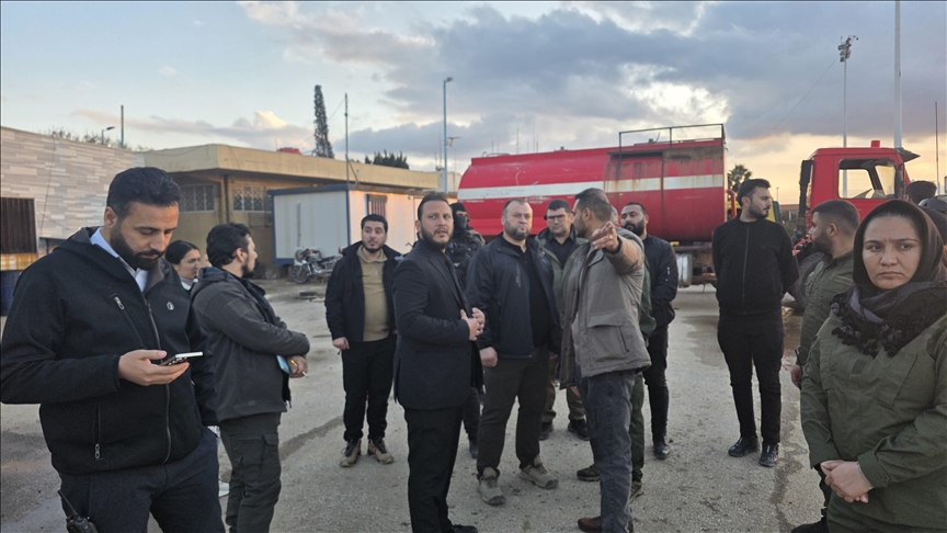 وفد حكومي سوري يصل مطار القامشلي لتسلمه وإعادة تشغيله