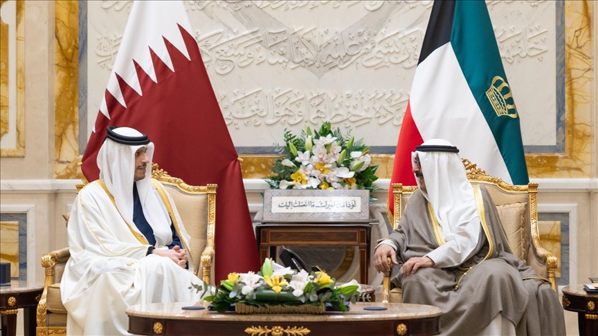 أمير الكويت ورئيس وزراء قطر يبحثان ملفات مشتركة