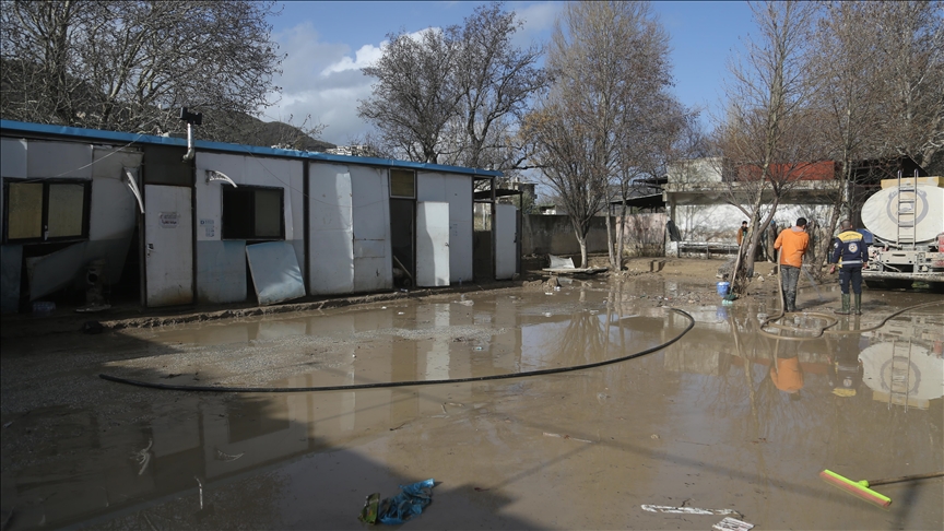 Obilne kiše pogodile kampove u Idlibu: Oštećeno 15 kampova, oko 300 šatora neupotrebljivo