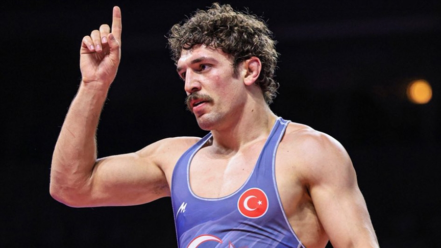 Milli güreşçi Yüksel Sarıçiçek, Zagreb Açık'ta altın madalya kazandı