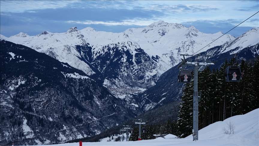 Fransa'da çığ düşmesi nedeniyle 2 kayakçı hayatını kaybetti