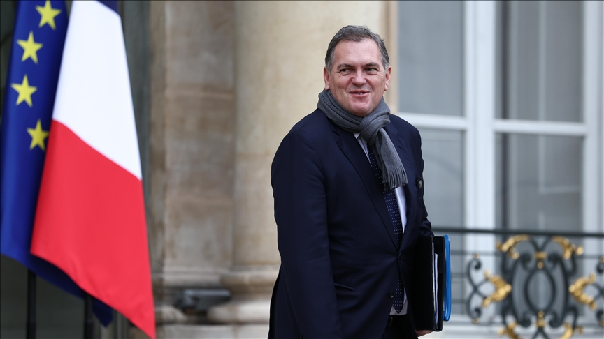 France: le ministre du Travail « favorable » à une suspension des allocations en cas de « suspicion sérieuse »