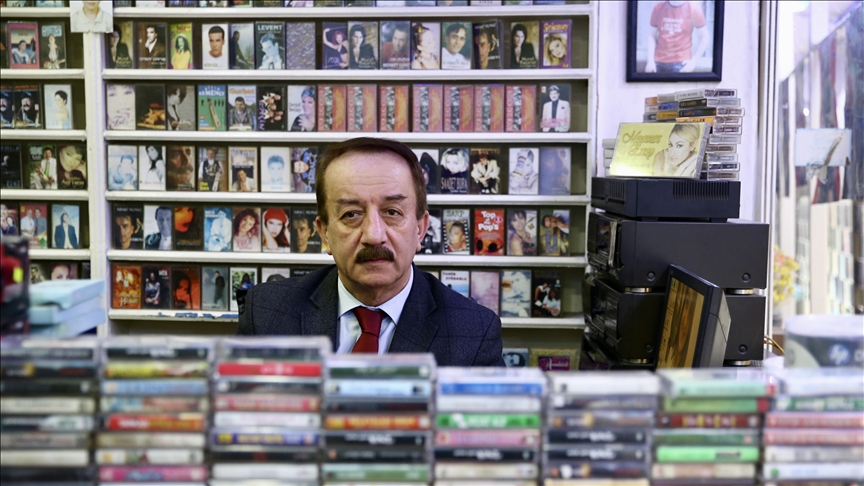 Ahmeti vazhdon biznesin me kaseta dhe disqe për gjysmëshekulli  pavarësisht epokës digjitale