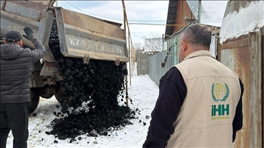 Турецкий фонд İHH распределил 480 тонн угля в Кыргызстане и Казахстане