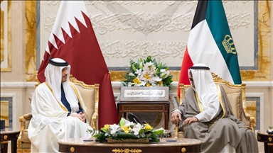 أمير الكويت ورئيس وزراء قطر يبحثان ملفات مشتركة