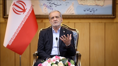 İran Cumhurbaşkanı'ndan ülke basınına "komşu ülkelerin liderlerine hakaret edilmemesi" uyarısı