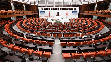 TBMM'de, trafik cezalarına yönelik düzenlemeleri de içeren kanun teklifinin görüşmelerine devam edilecek