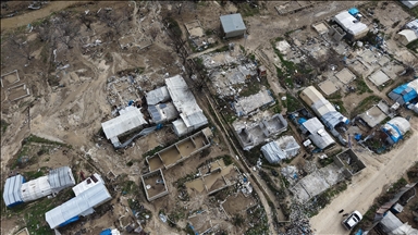 Suriye'nin İdlib ilinde şiddetli yağışlar 15 kampı vurdu, 300 çadır kullanılamaz hale geldi