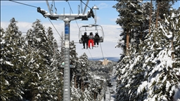 Navenda Xweşiqitandinê ya Sariqamîşê bi berfa xwe ya krîstal kesên ku xweşiqitandinê hez dikin diezimîne