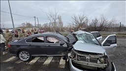 Li Bîngolê di qezaya ku du otomobîl li hev qelibîn da bav û kur mirin, 4 kes jî birîndar bûn
