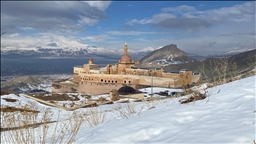 Qesra Îshaq Paşa ya dorbera wê bi berfê venixumiye zivistanê jî ziyaretvanan diezimîne