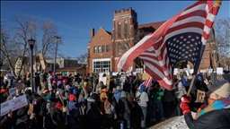 مينيسوتا.. متطرفون يمينيون يستفزون محتجين ضد سياسات الهجرة بتحية هتلر