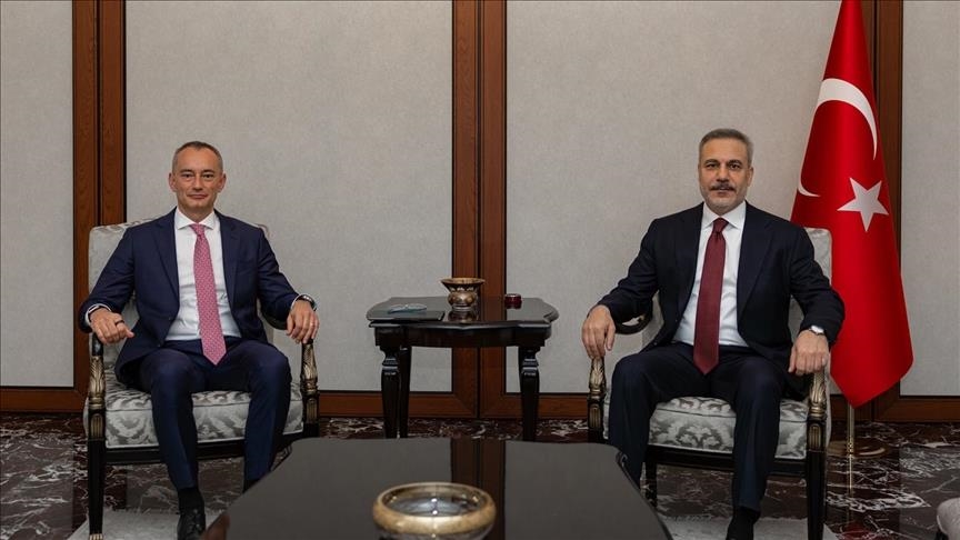 فيدان يستقبل ميلادينوف في أنقرة