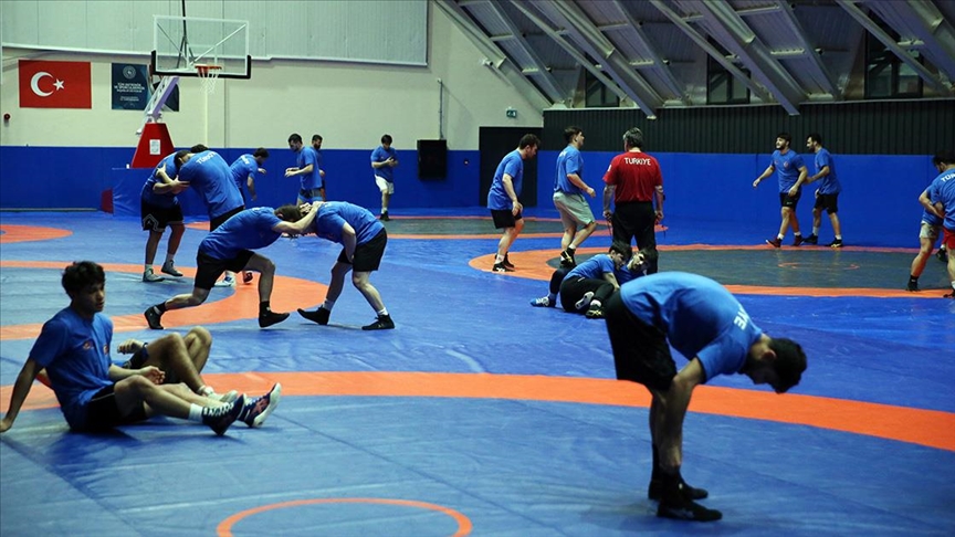 Güreş milli takımları, hazırlıklarını Avrupa şampiyonası ve olimpiyat hedefiyle sürdürüyor