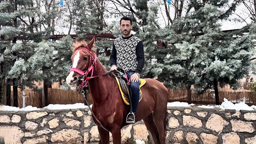 Dede yadigarı atçılığı yaşatmak için çiftlik kurdu