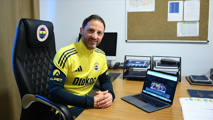 Fenerbahçe Teknik Direktörü Tedesco, AA'nın "Yılın Kareleri" oylamasına katıldı