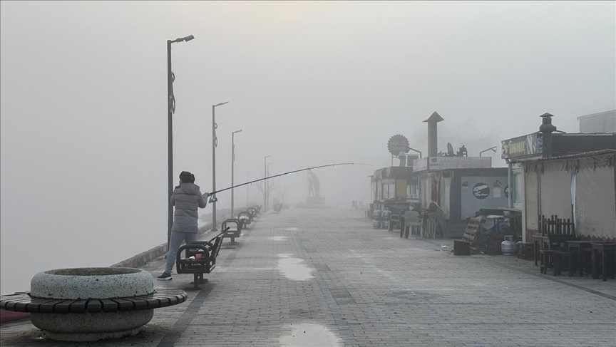 Yurdun çeşitli illerinde sis hakim oldu