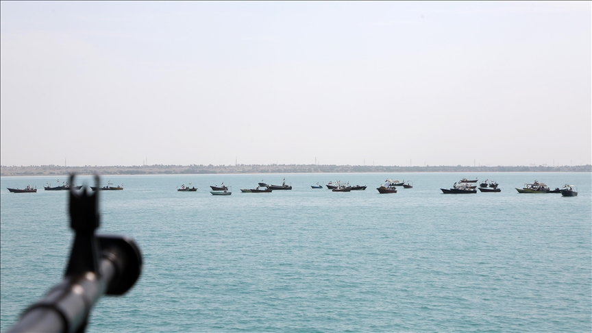 US advises commercial vessels to avoid Iranian waters amid high tensions