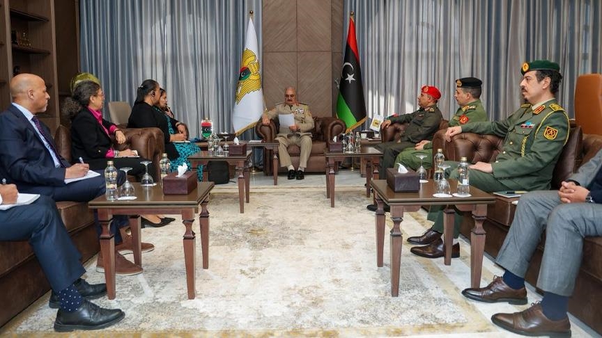 حفتر والمبعوثة الأممية يتفقان على مواصلة التشاور بشأن ليبيا
