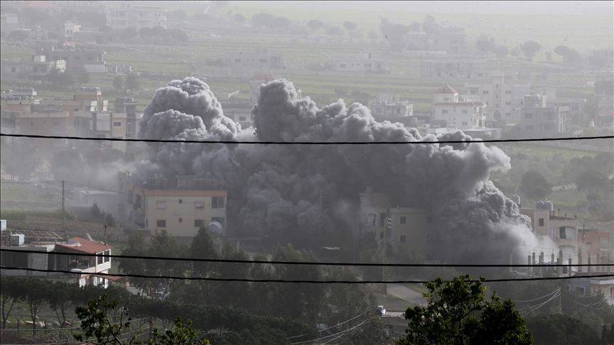 İsrail'in Lübnan'ın güneyinde bir araca düzenlediği İHA saldırısında biri çocuk 3 kişi öldü