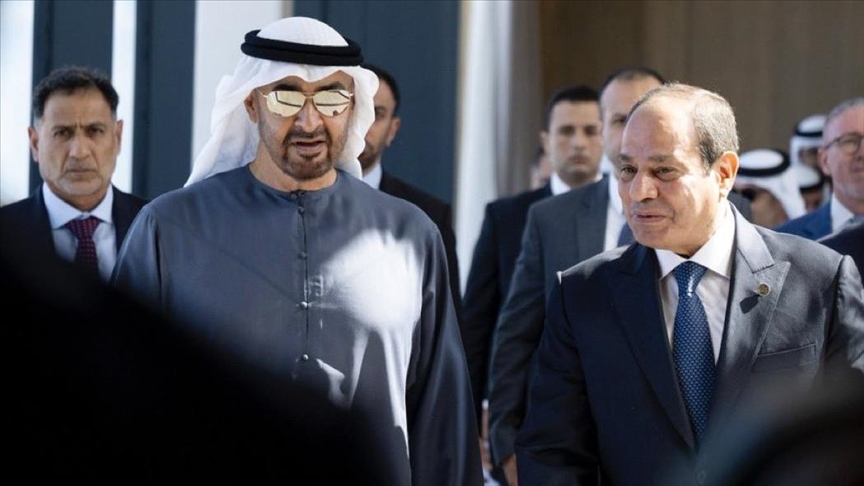 السيسي يبدأ زيارة للإمارات يلتقي خلالها محمد بن زايد