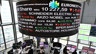 European stock markets close Monday with gains