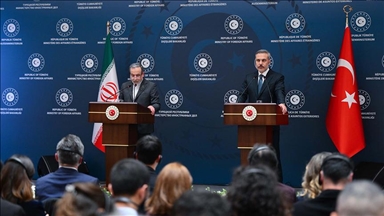 فيدان يبحث مع عراقجي المفاوضات النووية الجارية