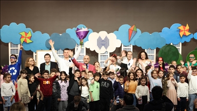 Halkbank Çocuk Tiyatrosunun "Süper Kahramanlar: Dünyamızı Koruyoruz" oyunu seyirciyle buluştu