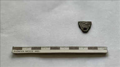 Listra'daki kazıda bronz "muska" bulundu