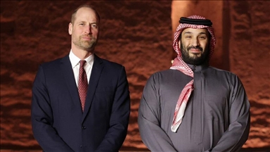 ولي العهد السعودي يستقبل الأمير ويليام في أول زيارة للمملكة