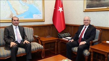وزير الدفاع التركي يستقبل السفير العراقي 