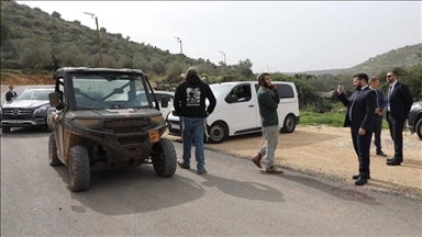 مستوطنون إسرائيليون يعترضون سفير روسيا في جولة ميدانية شمالي الضفة