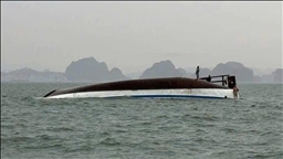 Dhjetëra të vdekur ose të zhdukur pasi varka me emigrantë të parregullt u përmbys në brigjet e Libisë