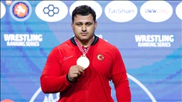 Турецкий борец Рыза Каяалп вернулся на пьедестал с золотой медалью