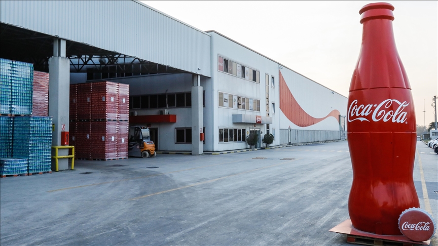 Coca-Cola shares down 3% following downbeat revenue in Q4