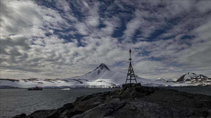 China tests 'Snow Leopard' polar vehicle during Antarctic mission