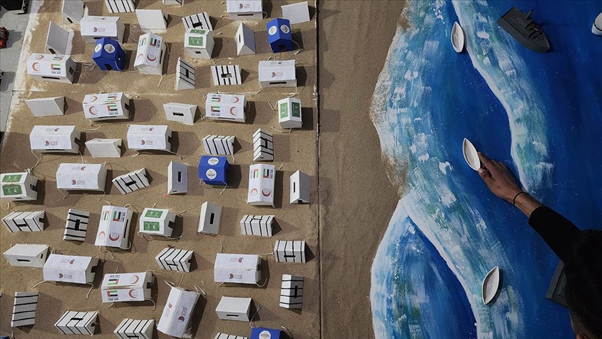 Filistinli gençler, İsrail'in Gazze'de oluşturduğu yıkımı maketlerle canlandırıyor