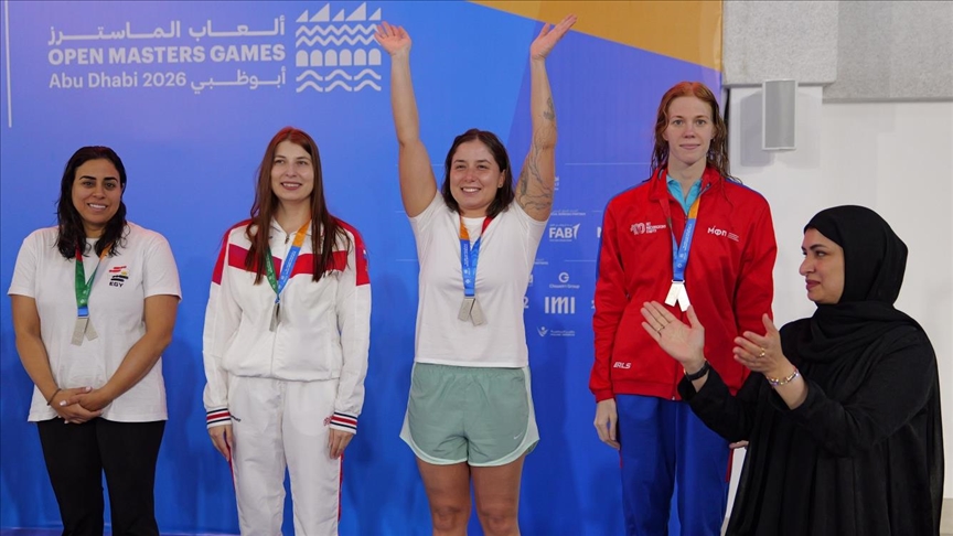 Rekortmen yüzücü Bengisu Avcı'dan yeni masterler Türkiye rekoru