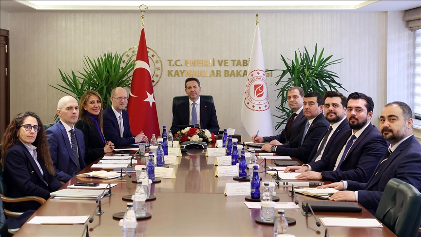 Bakan Bayraktar, EBRD Sürdürülebilir Altyapı Direktörü Carpenter ile görüştü