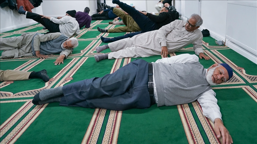 Bradford: Časovi pilatesa nakon namaza u džamiji sve popularniji među starijim muškarcima