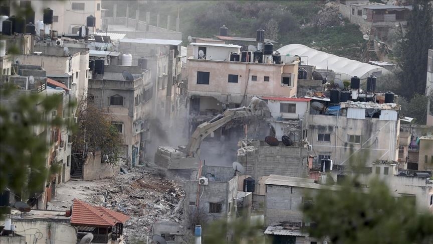 الضفة.. الجيش الإسرائيلي يهدم 3 منازل ويعتدي بالضرب على فلسطينيين